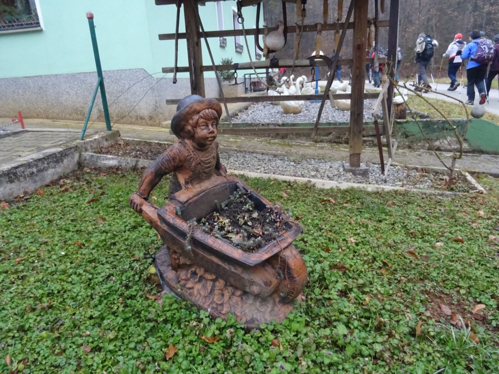 lavrievapot15.jpg